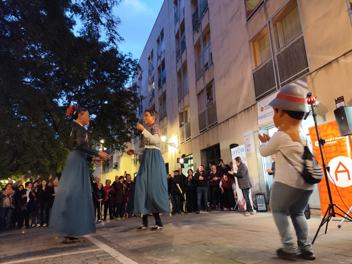 La Federació d’Ateneus de Catalunya i la Fundació La Roda inauguren la nova seu
