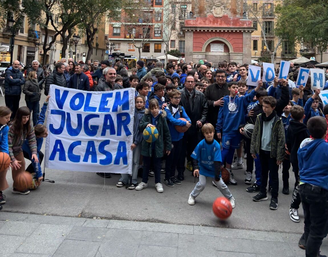 Vota i ajuda als Lluïsos de Gràcia a aconseguir una nova pista de bàsquet!