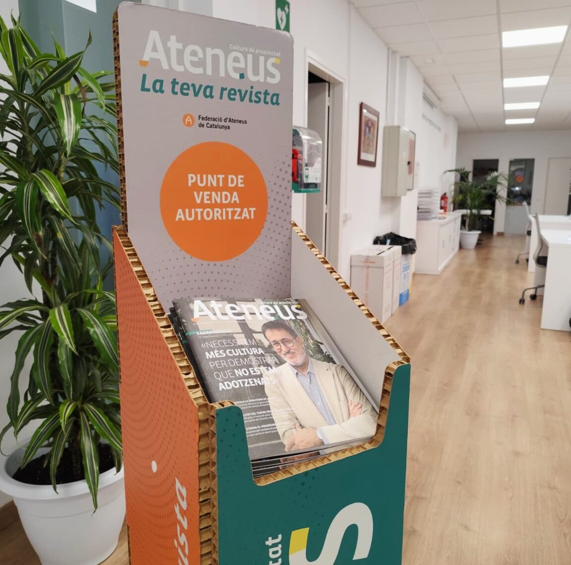 Nous punts de venda de la revista ATENEUS