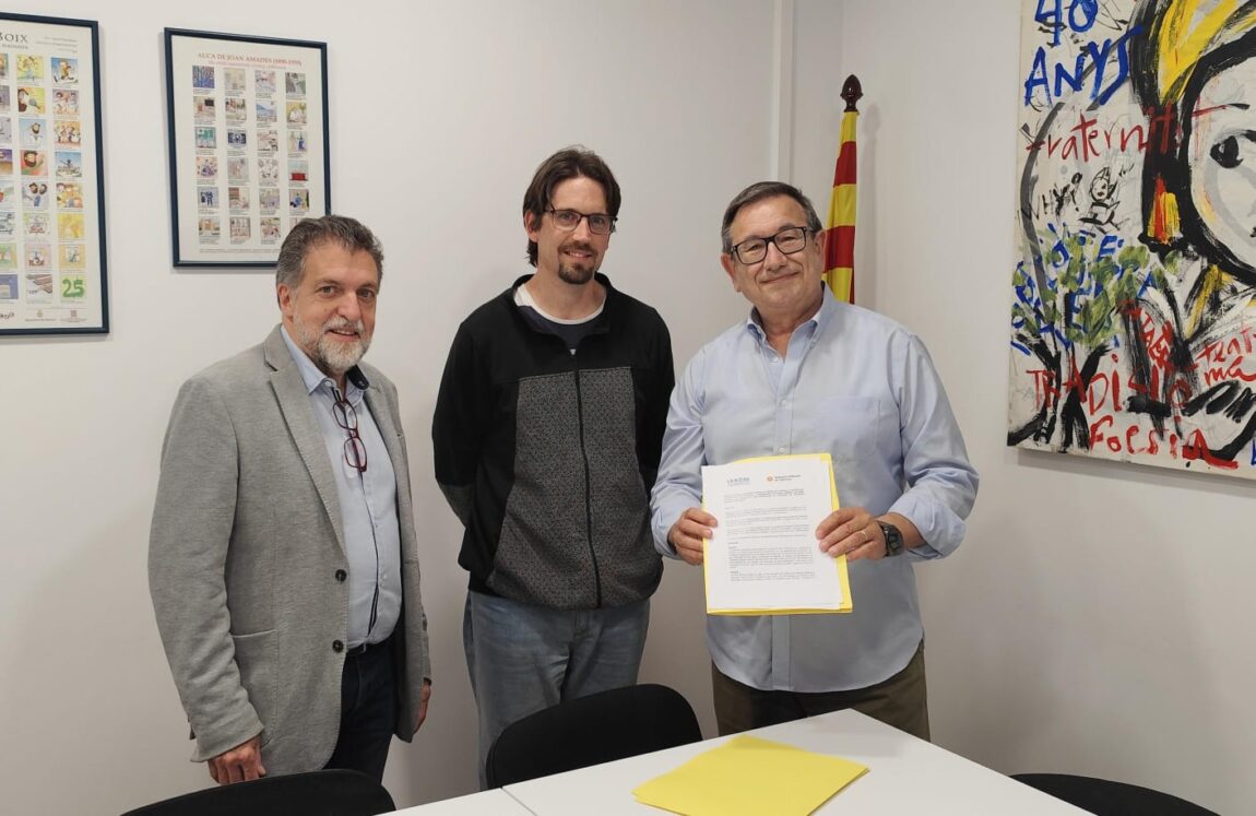 Signem un conveni de col·laboració per gestionar la custòdia dels gegants i capgrossos de la FAC i La Roda