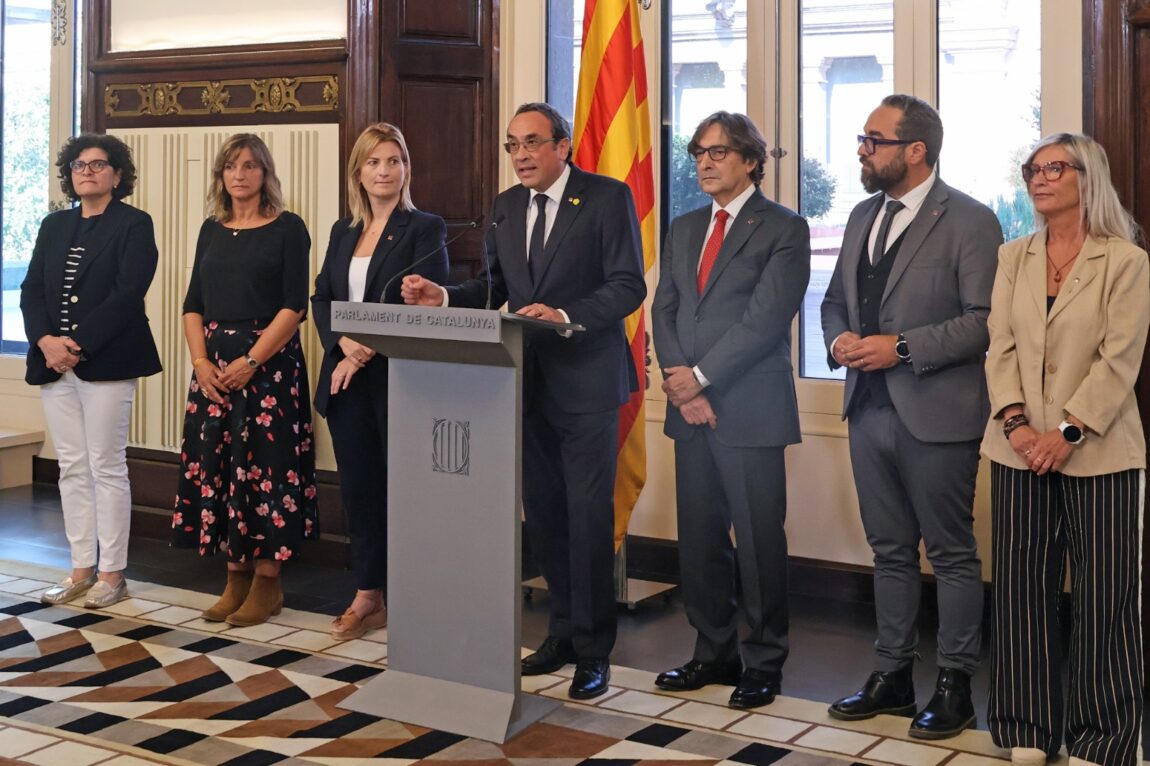 La Federació d’Ateneus de Catalunya rep la Medalla d’Honor en categoria d’or del Parlament de Catalunya
