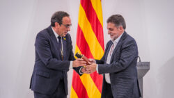 El Parlament de Catalunya lliura la Medalla d’Honor a la Federació d’Ateneus de Catalunya
