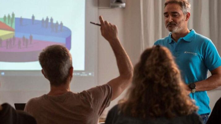 Els ateneus poden sol·licitar tallers i xerrades dels programes de Voluntariat CaixaBank