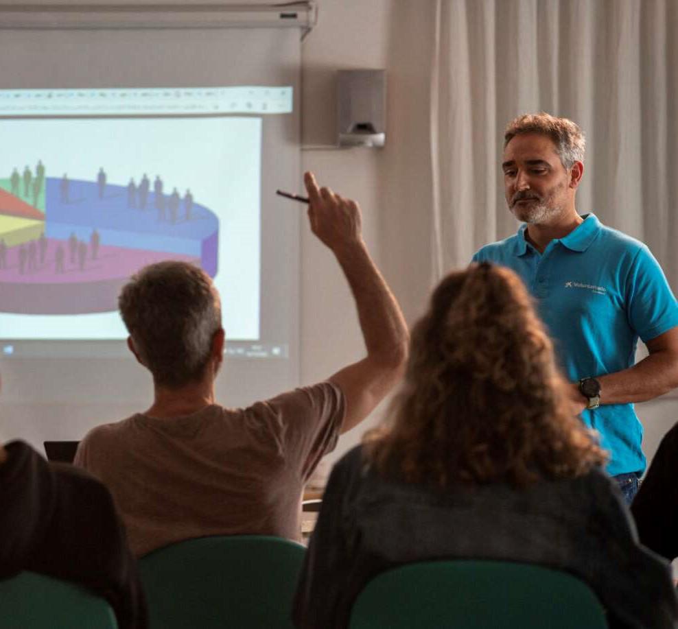 Els ateneus poden sol·licitar tallers i xerrades dels programes de Voluntariat CaixaBank